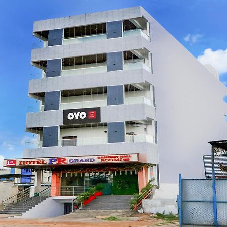 Hotel O Pr Grand Khammam Bagian luar foto