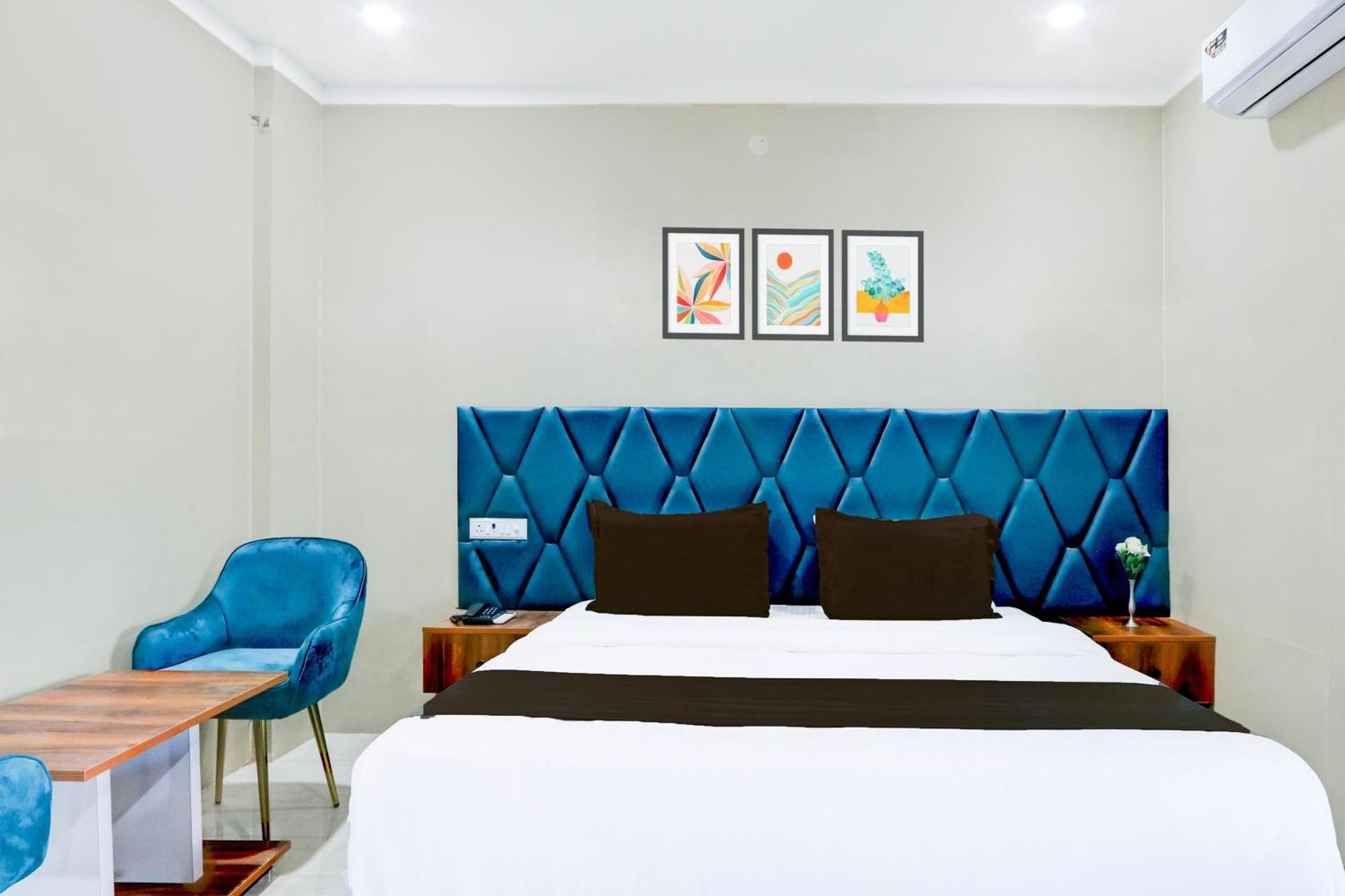Hotel O Pr Grand Khammam Bagian luar foto