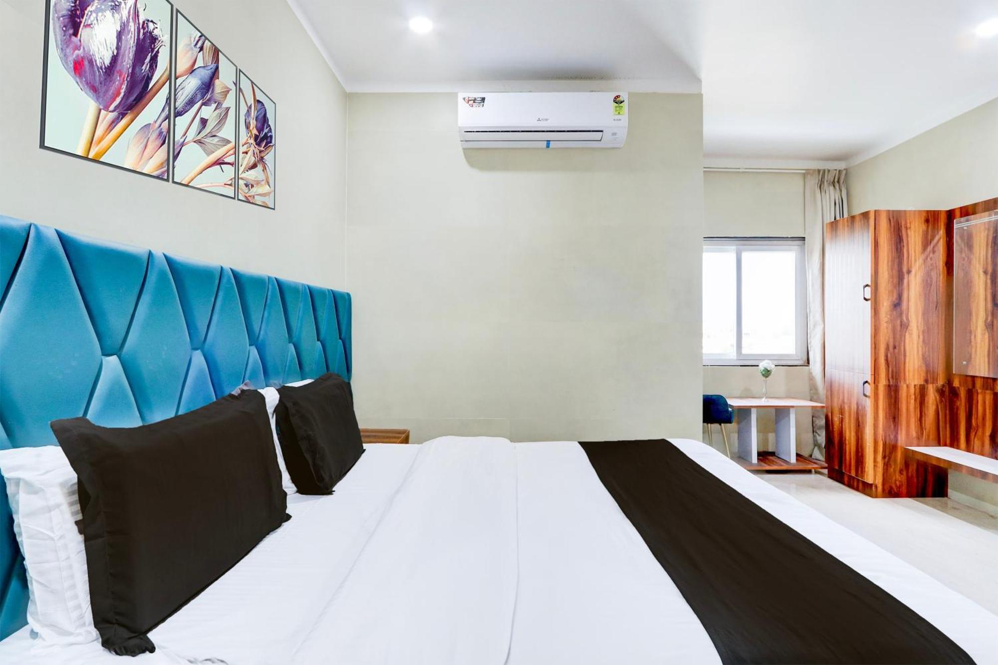 Hotel O Pr Grand Khammam Bagian luar foto