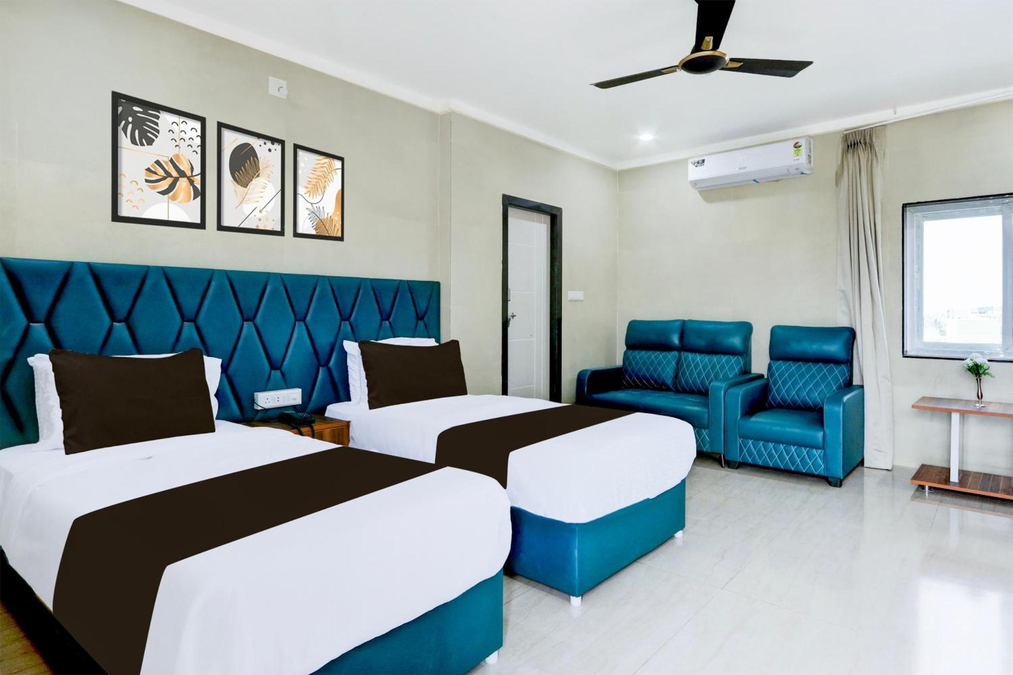 Hotel O Pr Grand Khammam Bagian luar foto