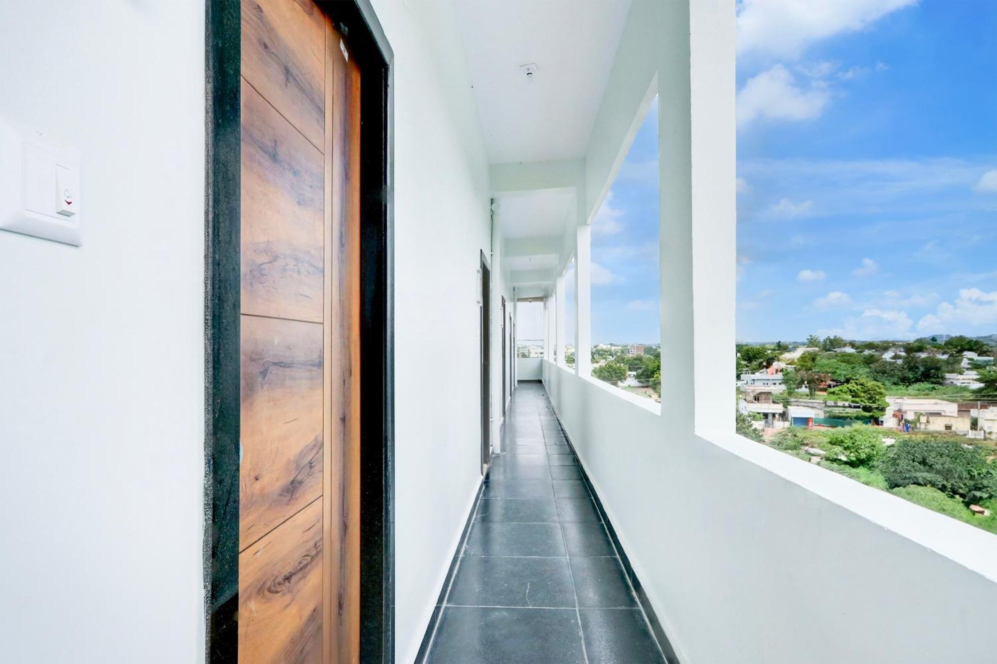 Hotel O Pr Grand Khammam Bagian luar foto