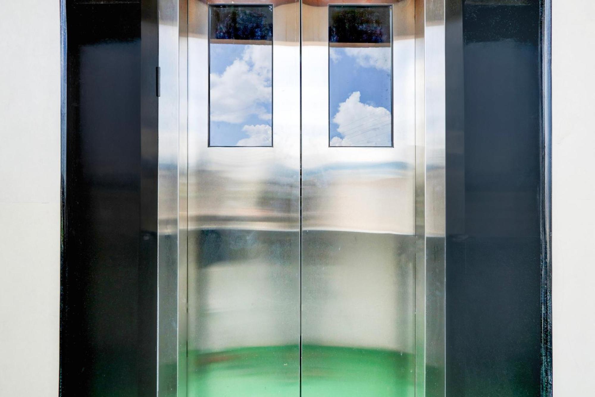 Hotel O Pr Grand Khammam Bagian luar foto