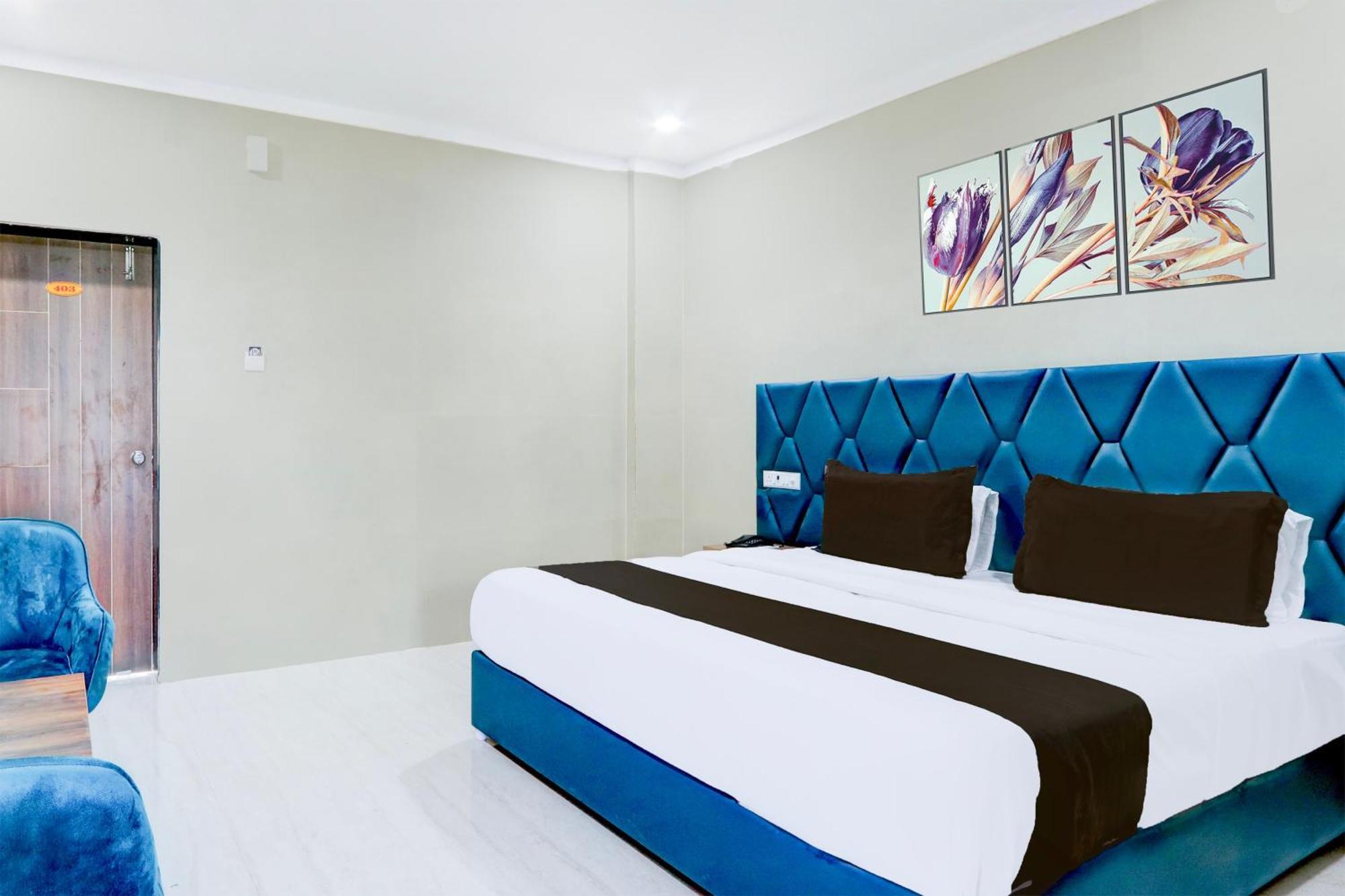 Hotel O Pr Grand Khammam Bagian luar foto