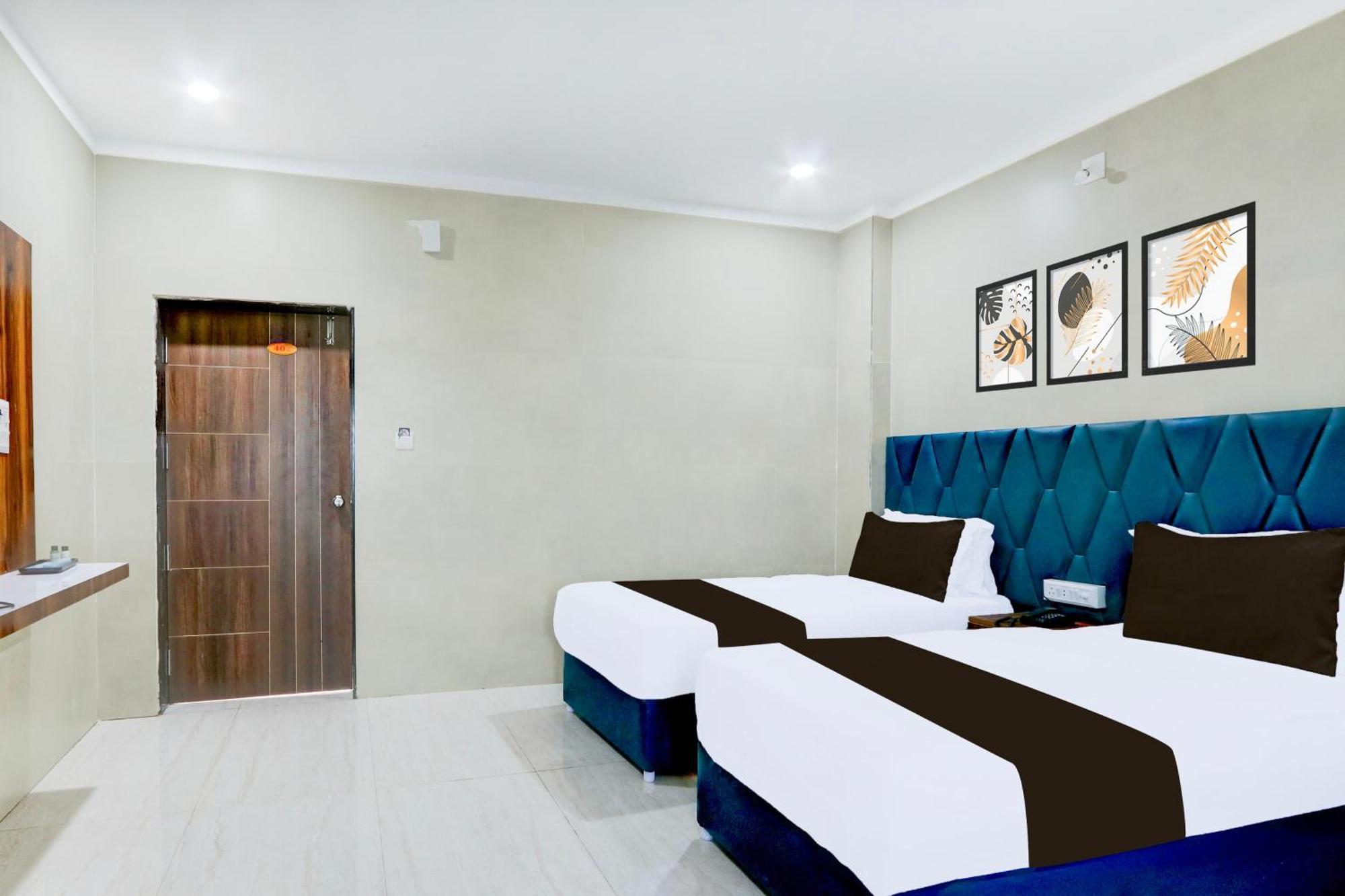 Hotel O Pr Grand Khammam Bagian luar foto